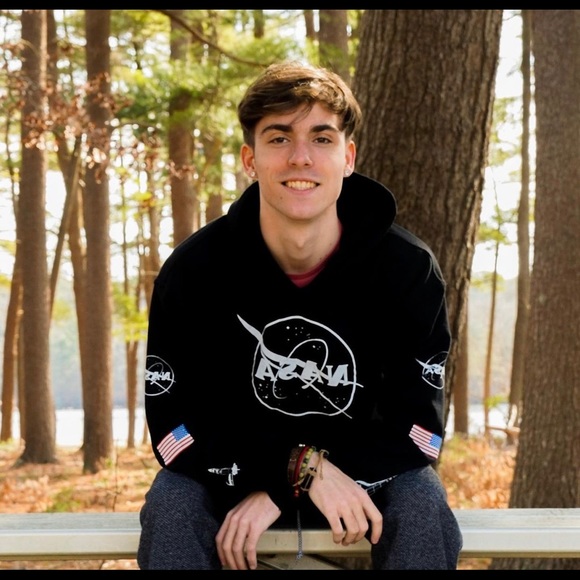 Meet your Posher, Lukas - Picture 1 of 1